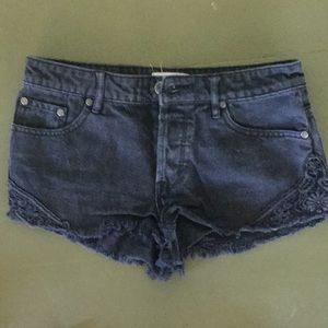 super cute black roxy shorts